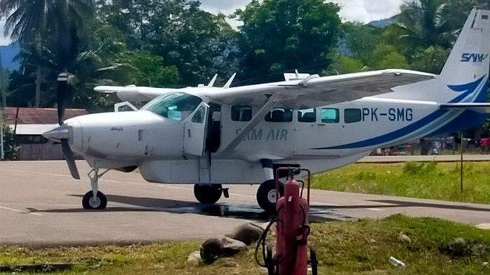 Kondisi pesawat SAM Air yang ditembak KKB pimpinan Egianus Kogoya di Bandara Kenyam, Kabupaten Nduga, Papua, Selasa (7/6/2022). (Humas Polda Papua)